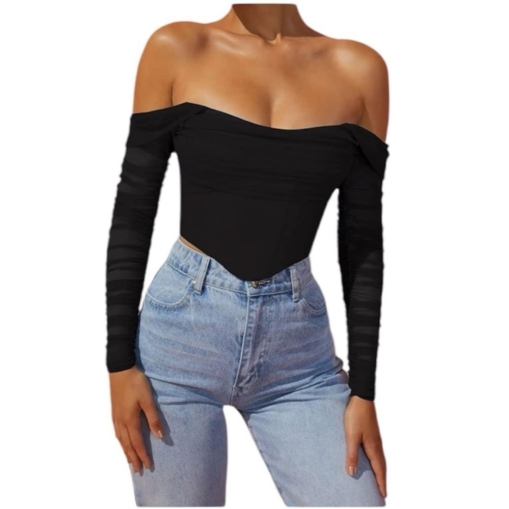💜Boutique Brand Black Off-the-Shoulder Top Size Small New With Tags.